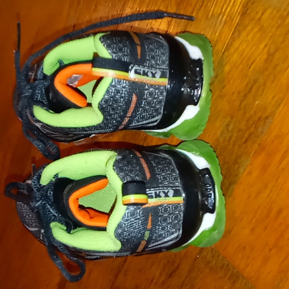 Sketchers boys - Picture 3 of 4